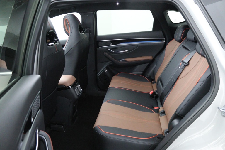 BYD SEAL U - 1.5 DM-i FWD Boost 13