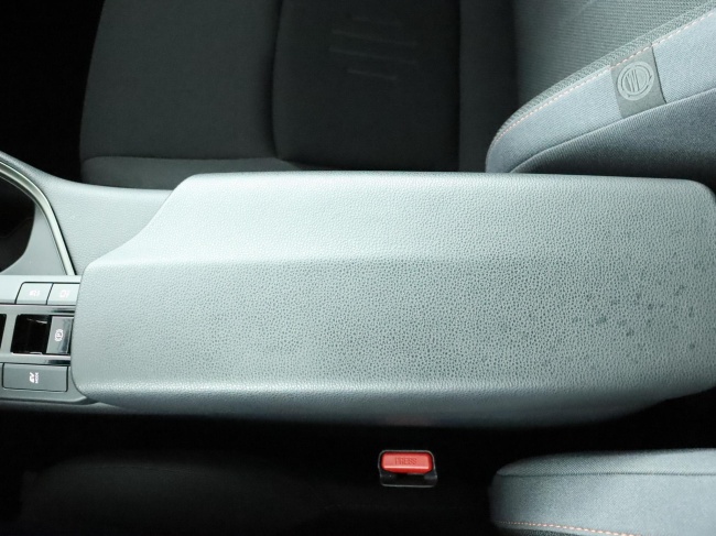 Toyota C-HR - 1.8 Hybrid 140 Business Plus