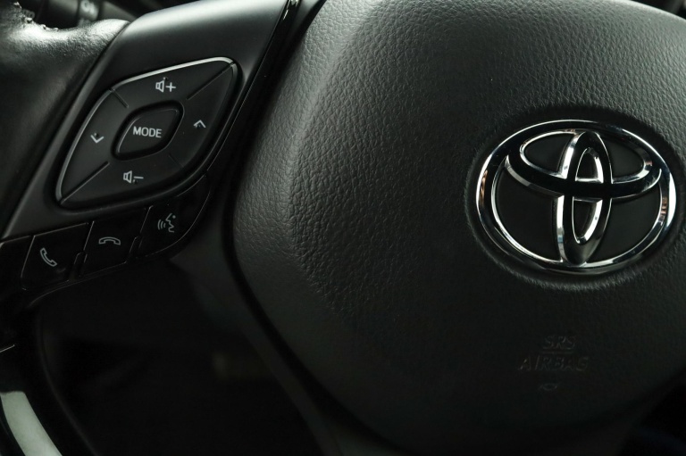 Toyota C-HR - 1.8 Hybrid Executive 19