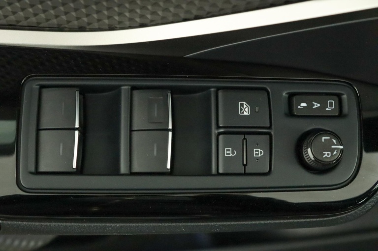 Toyota C-HR - 1.8 Hybrid Executive 28