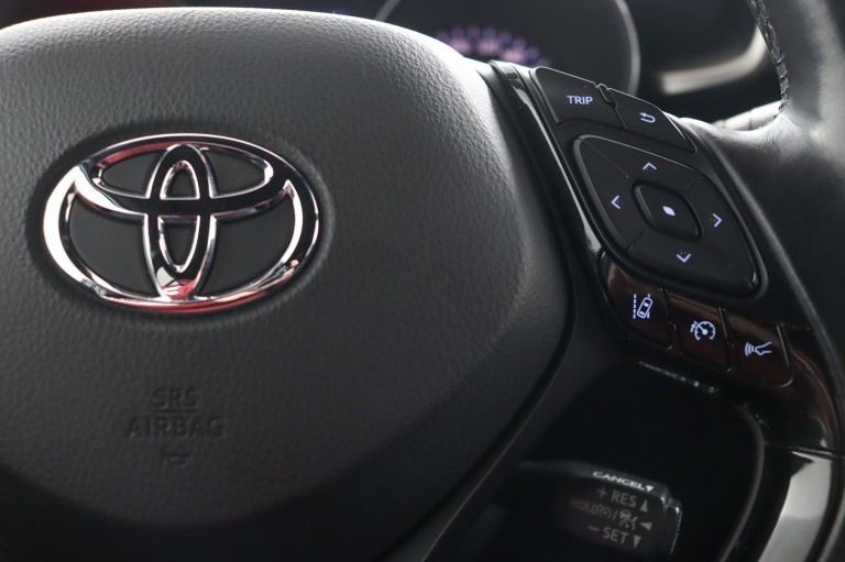 Toyota C-HR - 1.8 Hybrid Business Intro 21