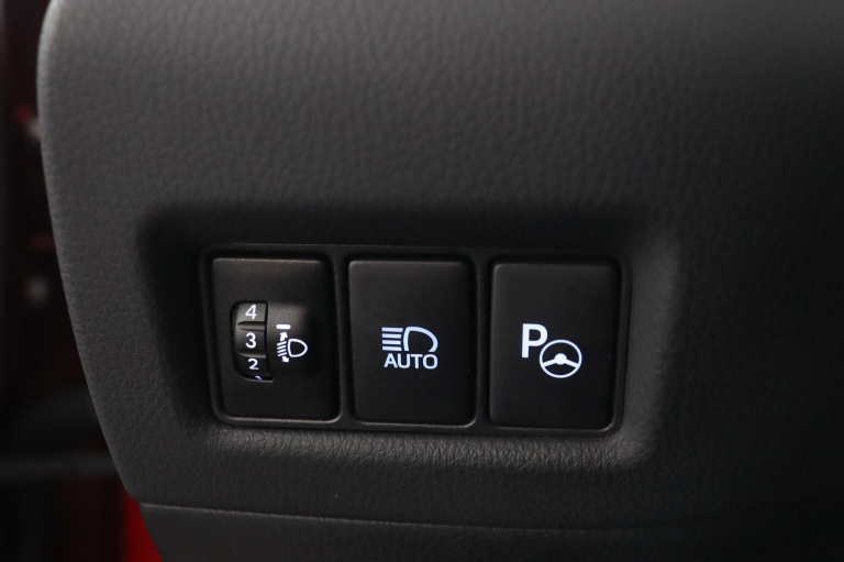 Toyota C-HR - 1.8 Hybrid Business Intro 30