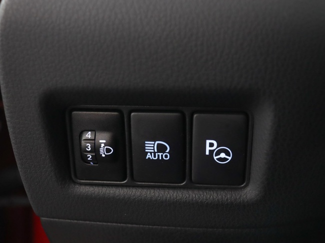 Toyota C-HR - 1.8 Hybrid Business Intro