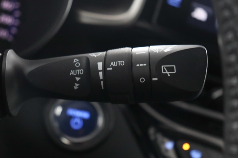 Toyota C-HR - 1.8 Hybrid Business Intro 33