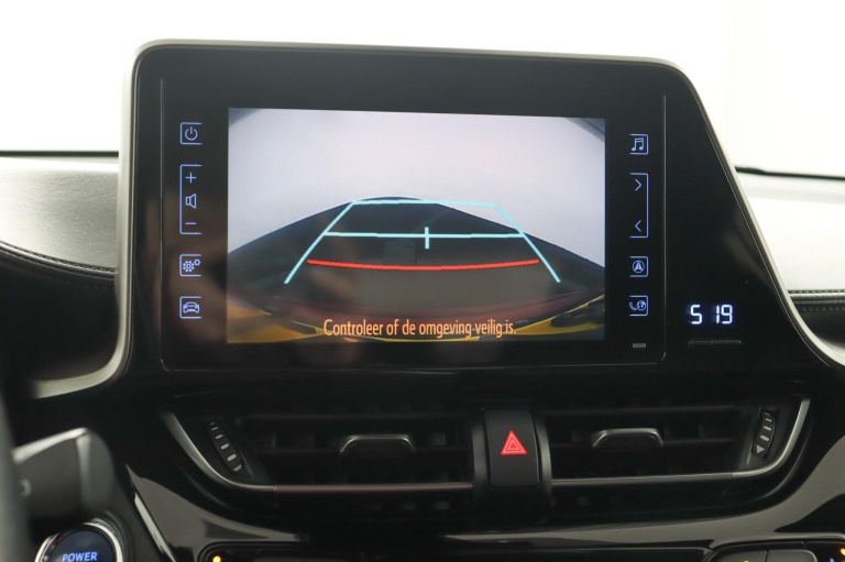 Toyota C-HR - 1.8 Hybrid Business Intro 9