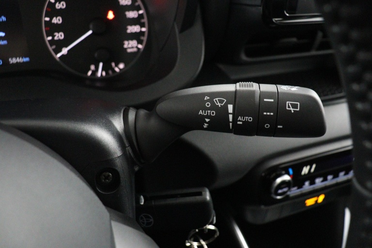 Toyota Yaris - 1.5 Hybrid 115 Active 31