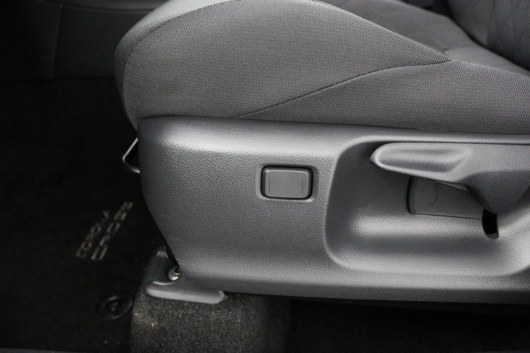 Toyota Corolla Cross - Hybrid 140 Style 40