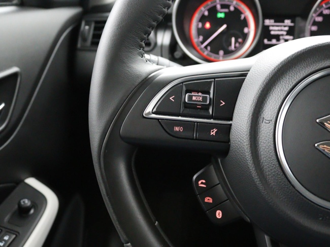 Suzuki Swift - 1.2 Comfort Smart Hybrid