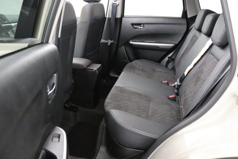 Suzuki Vitara - 1.4 Boosterjet Style Smart Hybrid 12