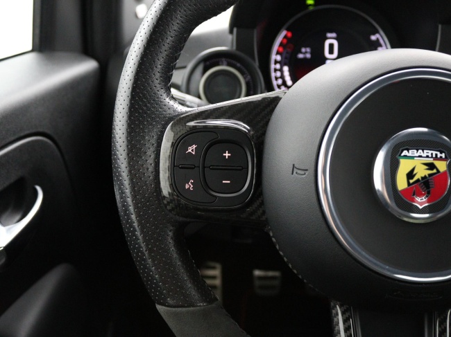 Fiat 500 C - 1.4 T-Jet Abarth Competizione 70th Anniversary