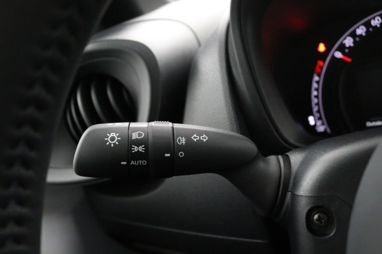 Toyota Aygo X - 1.0 VVT-i MT Play 19