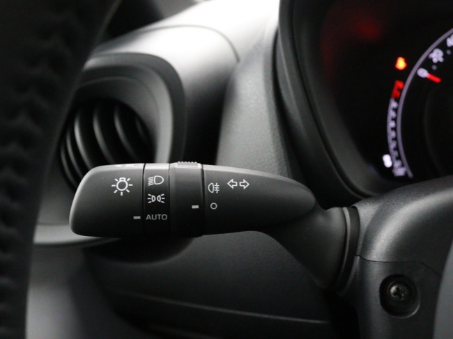 Toyota Aygo X - 1.0 VVT-i MT Play