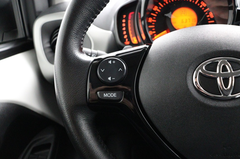 Toyota Aygo - 1.0 VVT-i x-play 18