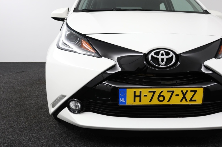 Toyota Aygo - 1.0 VVT-i x-play 35