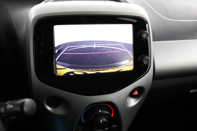 Toyota Aygo - 1.0 VVT-i x-play 9