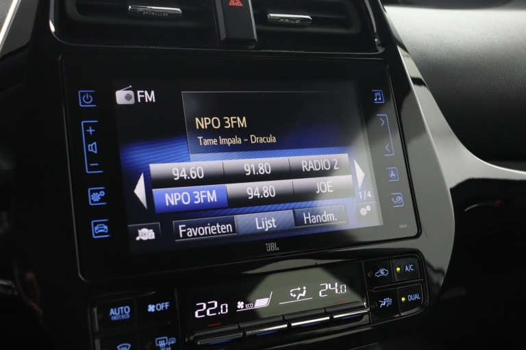 Toyota Prius - 1.8 Plug-in Executive 8