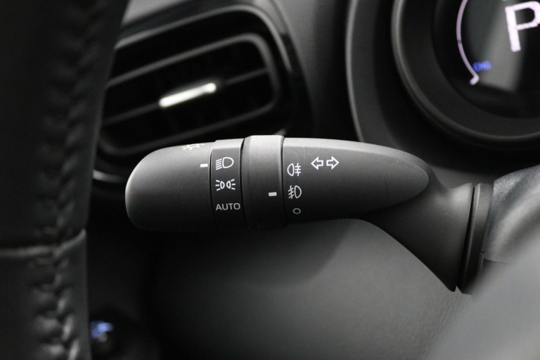 Toyota Yaris - 1.5 Hybrid Dynamic 26