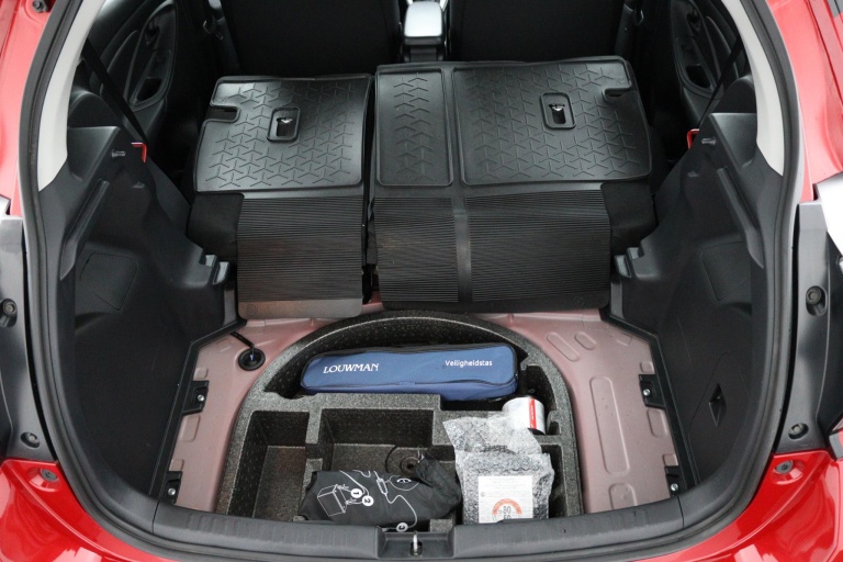 Toyota Yaris - 1.5 Hybrid Dynamic 28