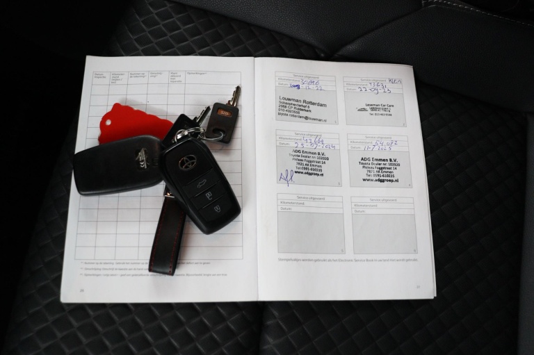 Toyota Yaris - 1.5 Hybrid Executive 11