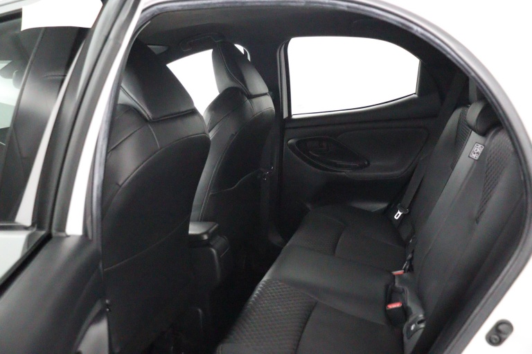 Toyota Yaris - 1.5 Hybrid Executive 17