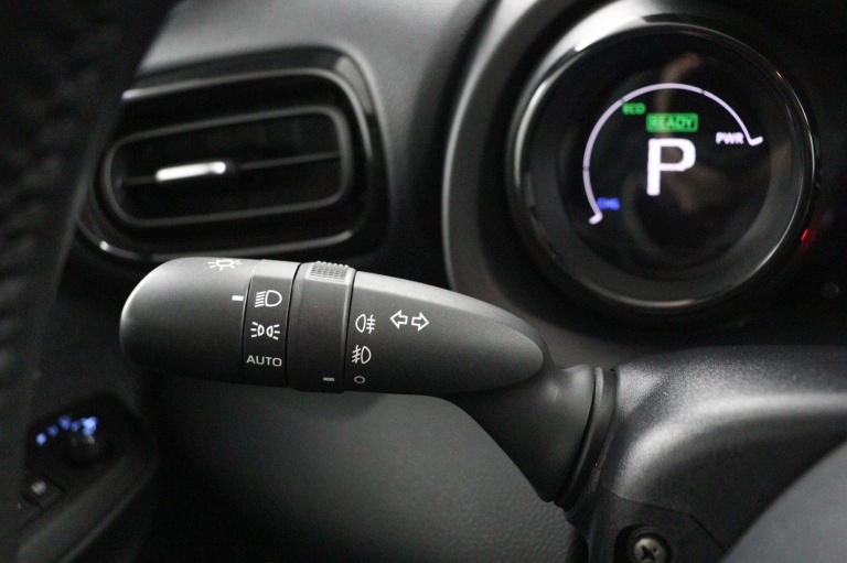 Toyota Yaris - 1.5 Hybrid Executive 29