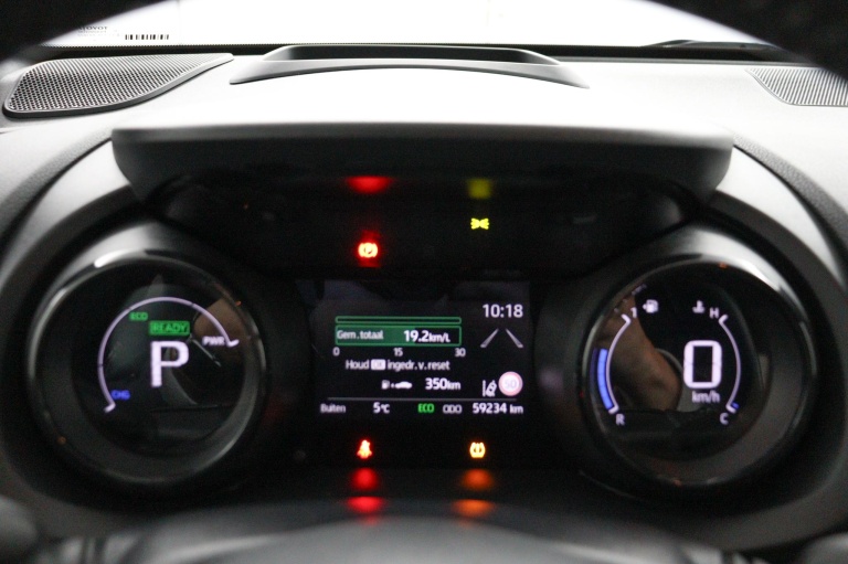 Toyota Yaris - 1.5 Hybrid Executive 6