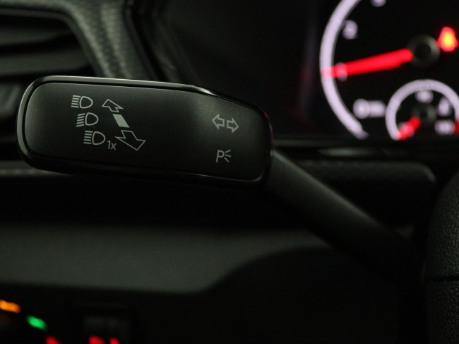 Volkswagen T-Cross - 1.0 TSI Life Business