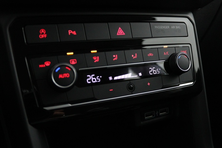 Volkswagen T-Cross - 1.0 TSI Life Business 6