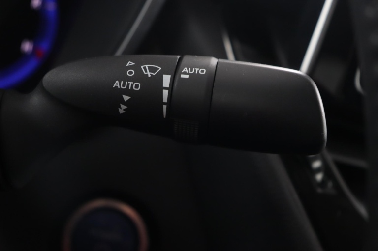 Toyota Corolla - 1.8 Hybrid Dynamic 28