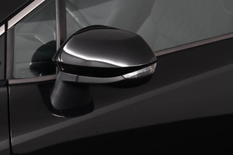 Toyota Corolla - 1.8 Hybrid Dynamic 32