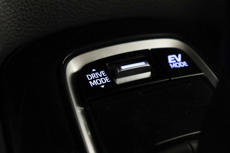 Toyota Corolla - 1.8 Hybrid Dynamic 43