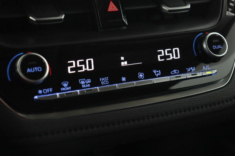 Toyota Corolla - 1.8 Hybrid Dynamic 7