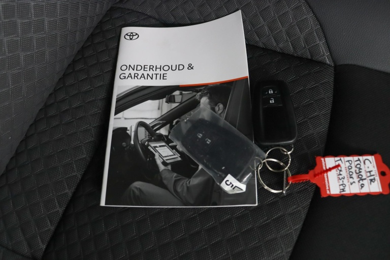 Toyota C-HR - 1.8 Hybrid Dynamic 11