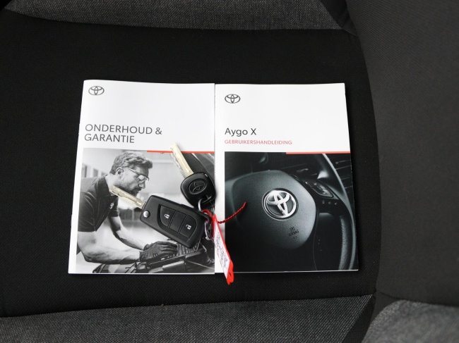 Toyota Aygo X - 1.0 VVT-i S-CVT Play