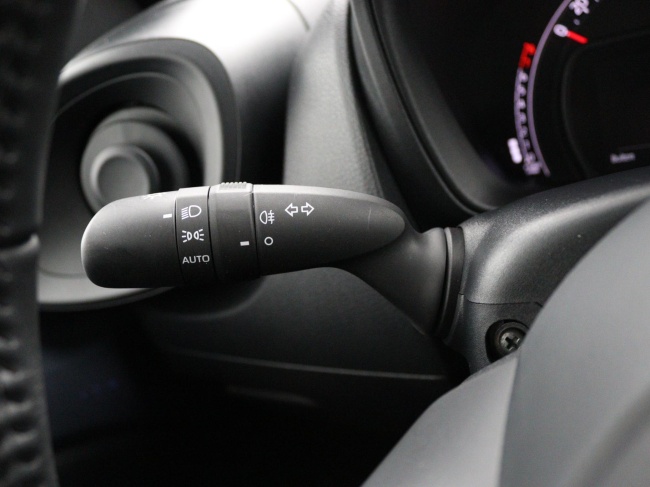 Toyota Aygo X - 1.0 VVT-i S-CVT Play