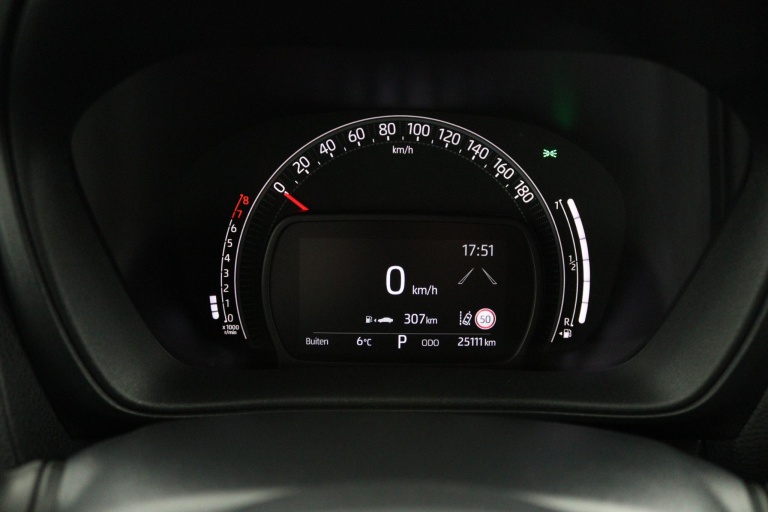 Toyota Aygo X - 1.0 VVT-i S-CVT Play 6