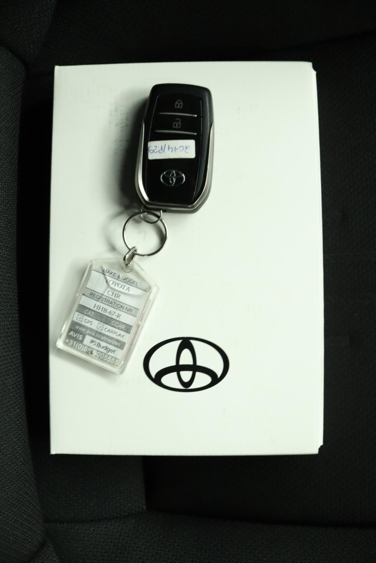 Toyota C-HR - 2.0 Plug-in Hybrid 220 Dynamic 11