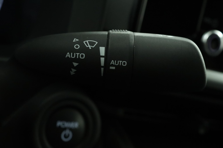 Toyota C-HR - 2.0 Plug-in Hybrid 220 Dynamic 32