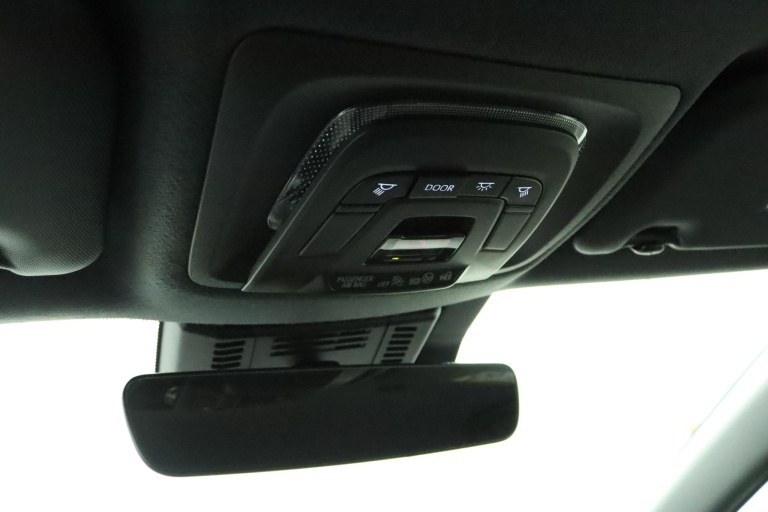 Toyota C-HR - 2.0 Plug-in Hybrid 220 Dynamic 33