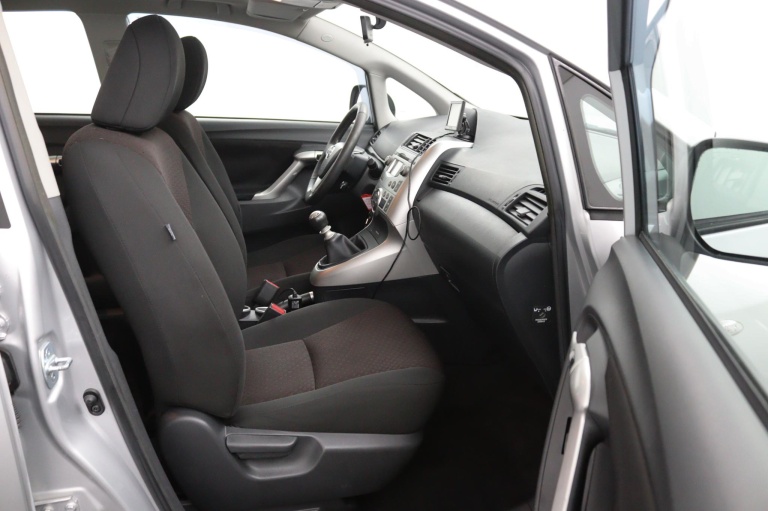 Toyota Verso - 1.8 VVT-i Aspiration 10