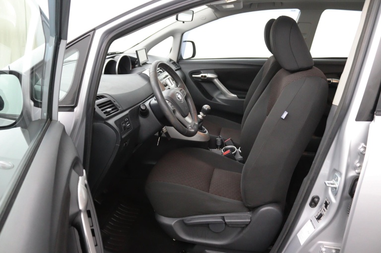 Toyota Verso - 1.8 VVT-i Aspiration 9