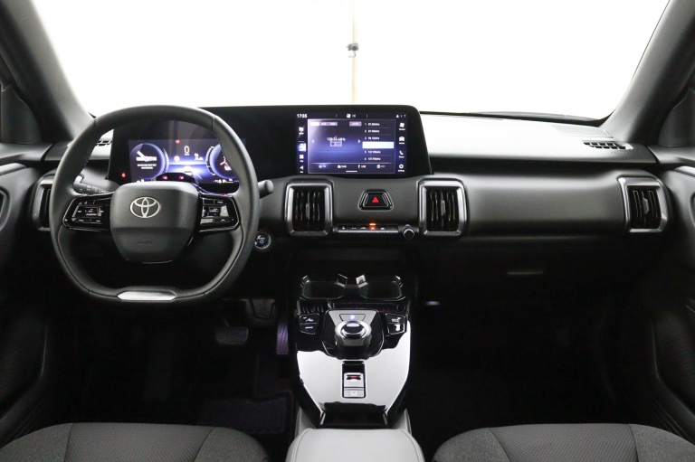 Toyota Urban Cruiser - Dynamic 61 kWh 11