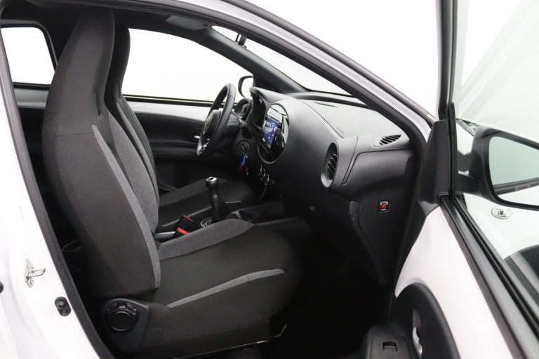 Toyota Aygo X - 1.0 VVT-i MT Play 10
