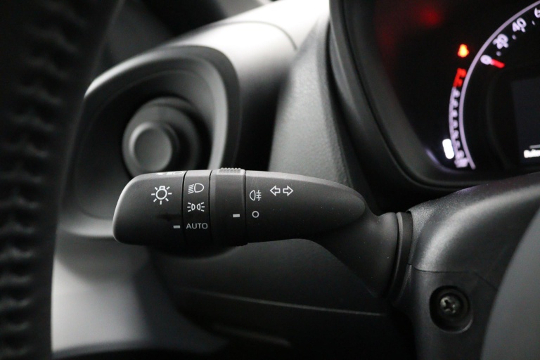 Toyota Aygo X - 1.0 VVT-i MT Play 19