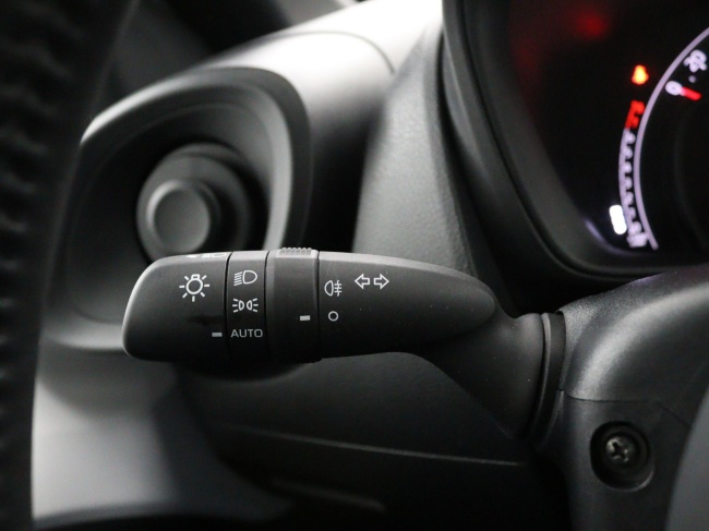 Toyota Aygo X - 1.0 VVT-i MT Play