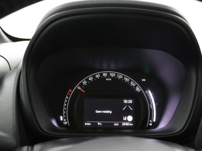 Toyota Aygo X - 1.0 VVT-i MT Play