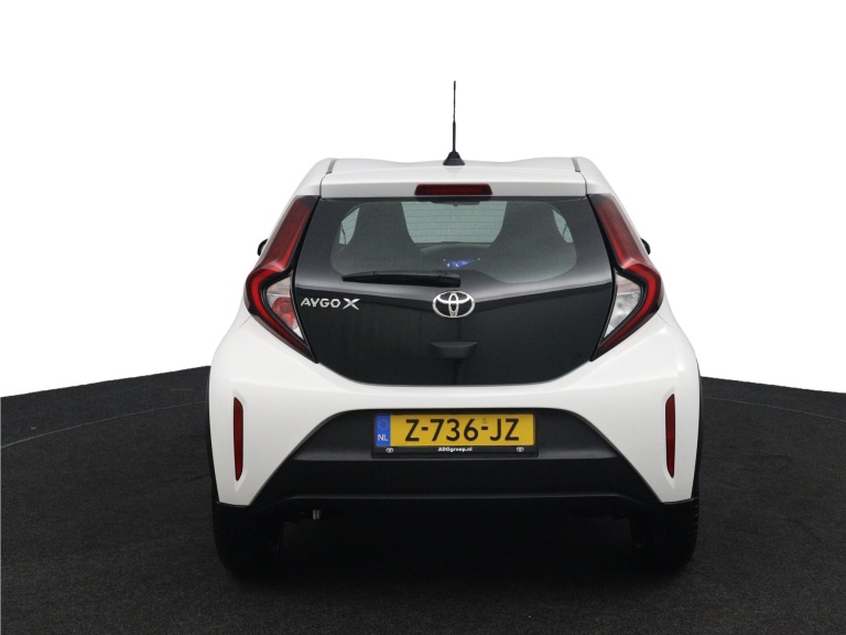 Toyota Aygo X - 1.0 VVT-i MT Play 8