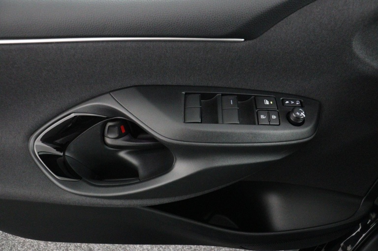 Toyota Yaris - 1.5 Hybrid 115 Dynamic 29