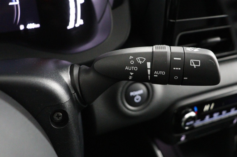 Toyota Yaris - 1.5 Hybrid 115 Dynamic 32