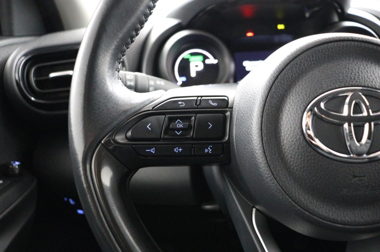 Toyota Yaris - 1.5 Hybrid Dynamic 19